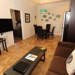Deluxe One-Bedroom Apartment